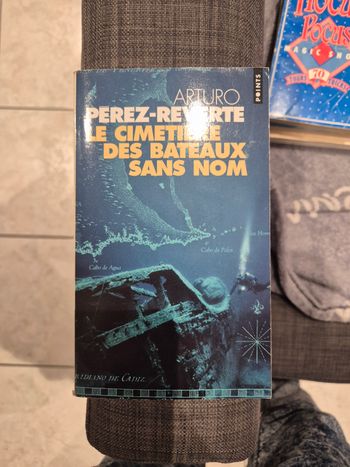 Livre "le cimetière des bateaux sans nom "
