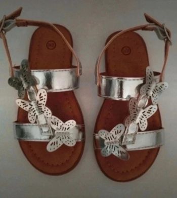 Magnifique paire de sandales argentées pointure 24/25