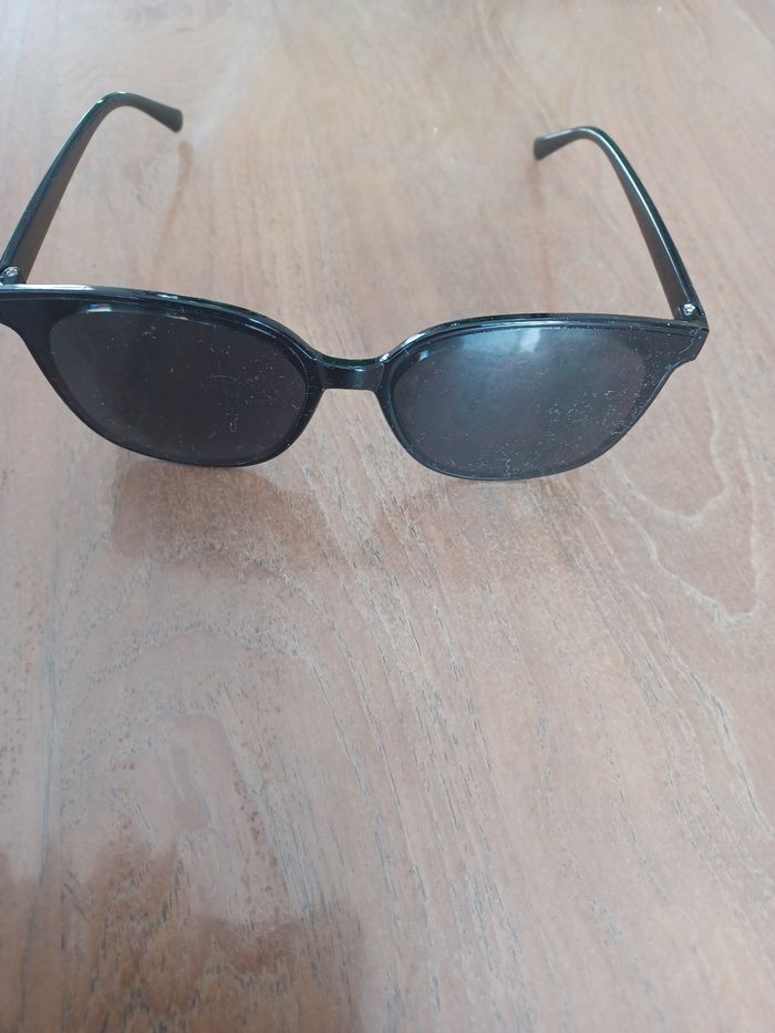 Lunettes de soleil - photo numéro 2
