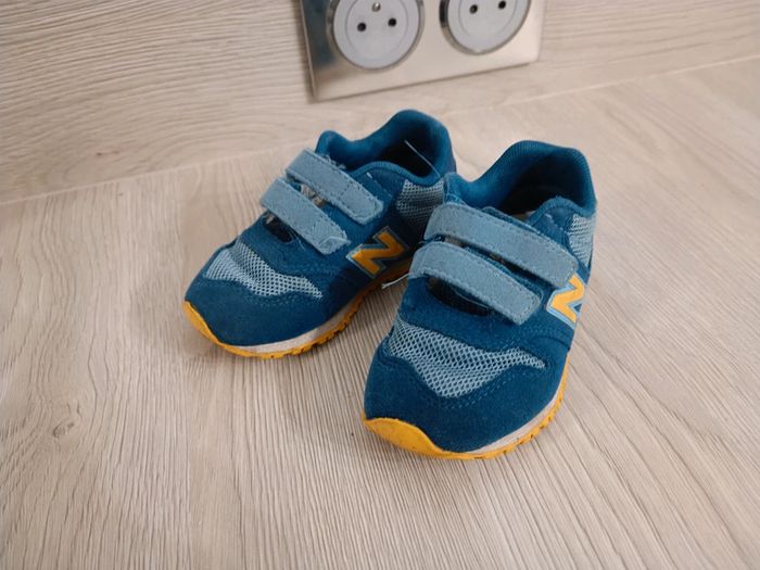 Baskets bleu pointure 22