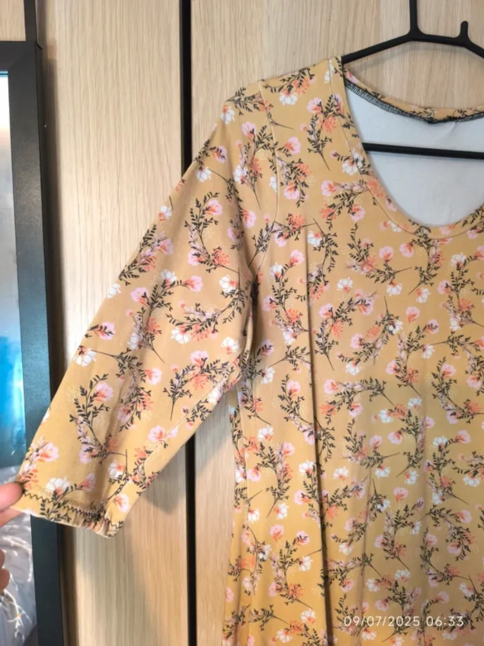 Robe jaune fleurie (42) - photo numéro 3