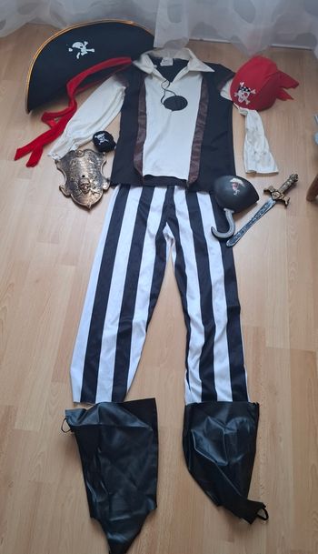 Deguisement pirate et accessoires