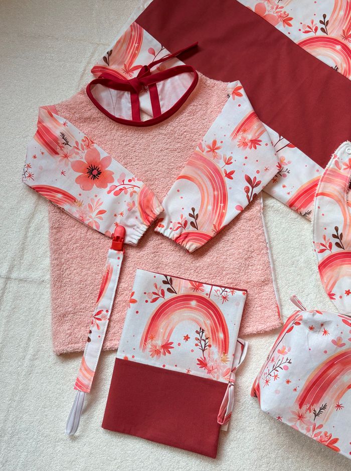 Tablier (bavoir manches longues) motifs Arc-en-ciel T.18-24 mois - photo numéro 2