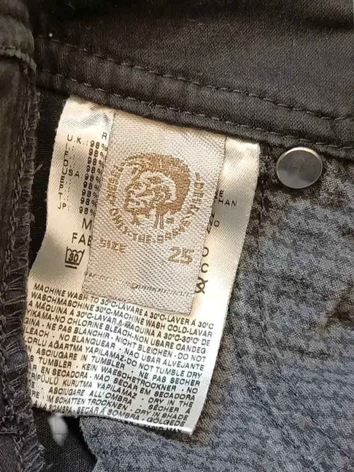 Jean Diesel modéle matic ,coupe straight fit ,taille basse ,stretch - photo numéro 10