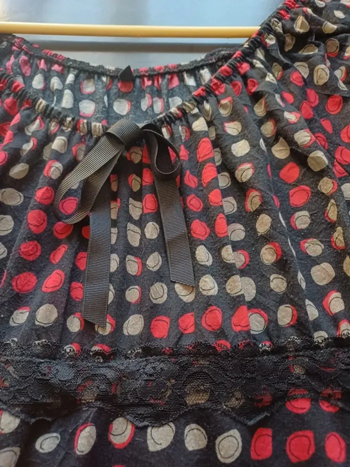 Robe col rond avec bande de dentelle - photo numéro 4