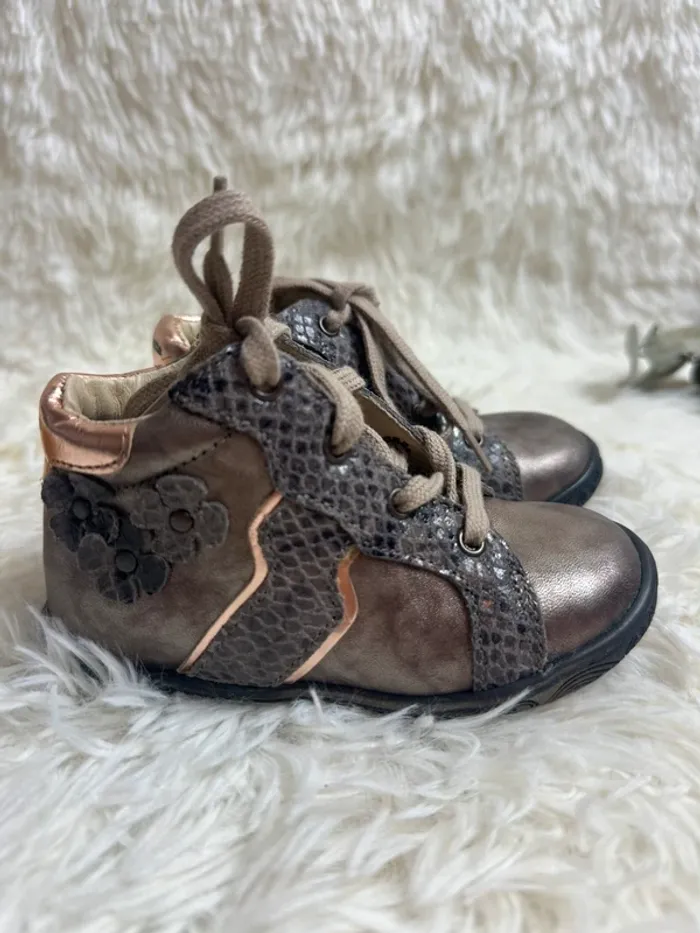 Paire de chaussures Babybotte taille 23 coloris taupe - photo numéro 3