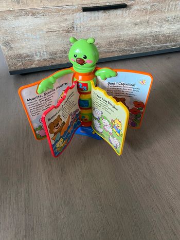 Livre d’éveil chenille