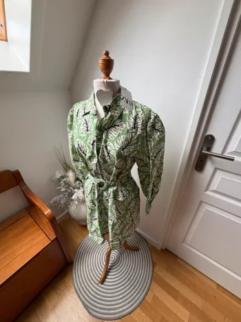 🌿 Robe chemise imprimé feuillage vert tilleul  – Zara – Modèle Olivia Neuve avec étiquette