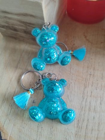 Porte clé ourson bleu paillettes