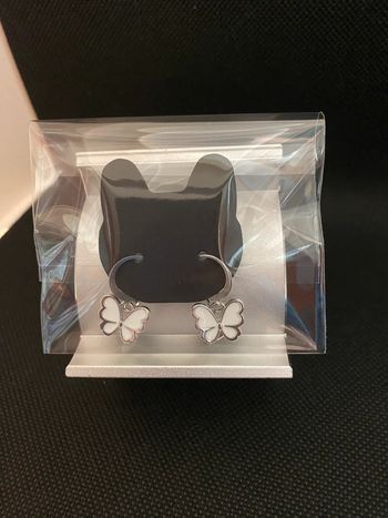 Idée cadeau noël - très jolies boucles d’oreilles Papillon argent et blanc