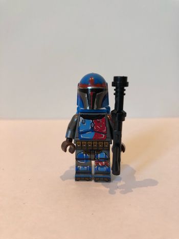 Figurine type lego guerrier Mandalorian. Star Wars