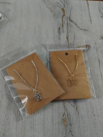 Lot 2 colliers neufs