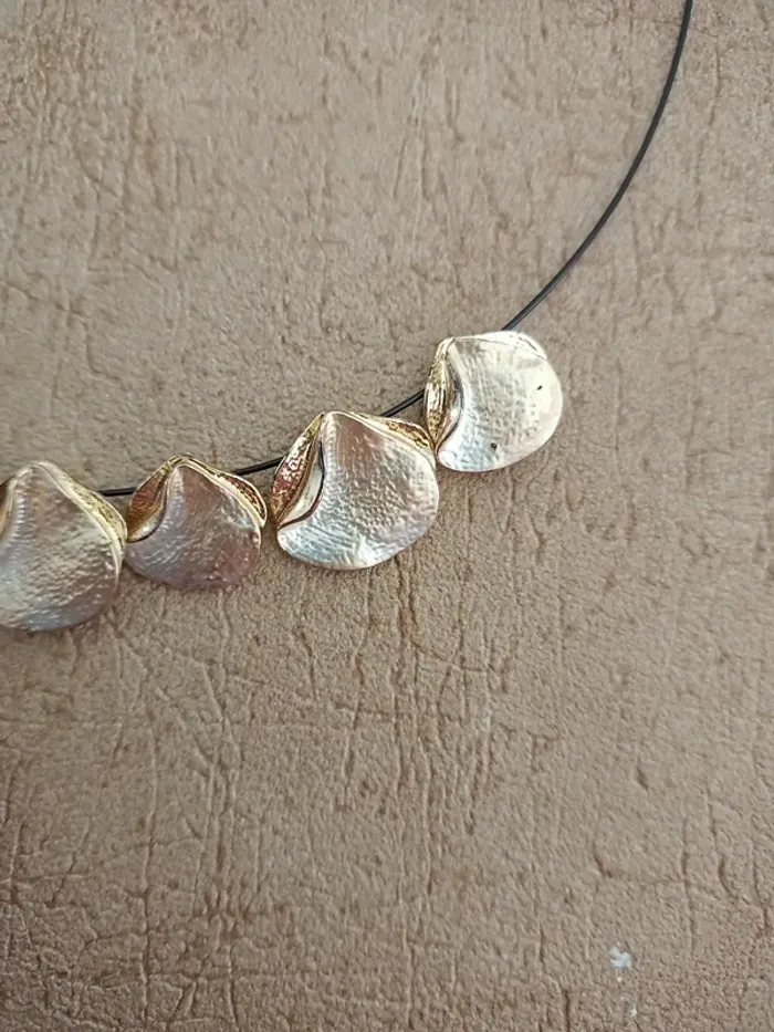 Collier ras de cou doré original - photo numéro 2