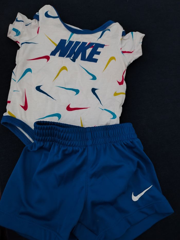 Ensemble short bébé 6mois Nike - photo numéro 2