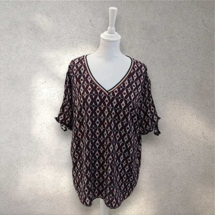 Blouse fluide manches courtes décolleté en v taille 46