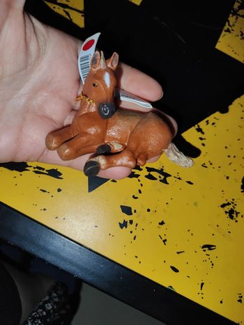 Figurine cheval couché neuve papo