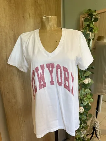 Très beau tee shirt femme avec inscription New York rose