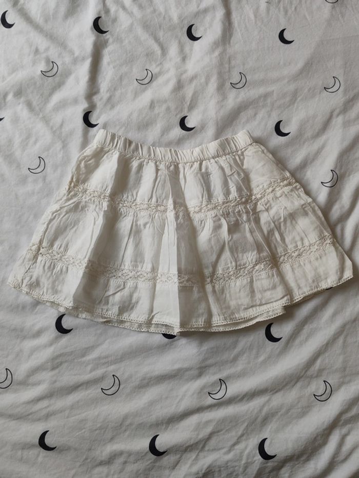 jupe blanche avec broderies 4/5 ans
