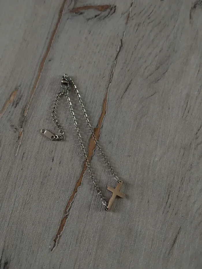Bracelet croix argenté - photo numéro 2