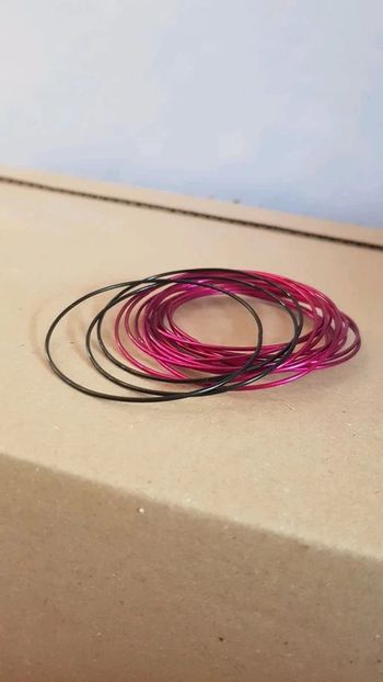 Lot de bracelets colorés