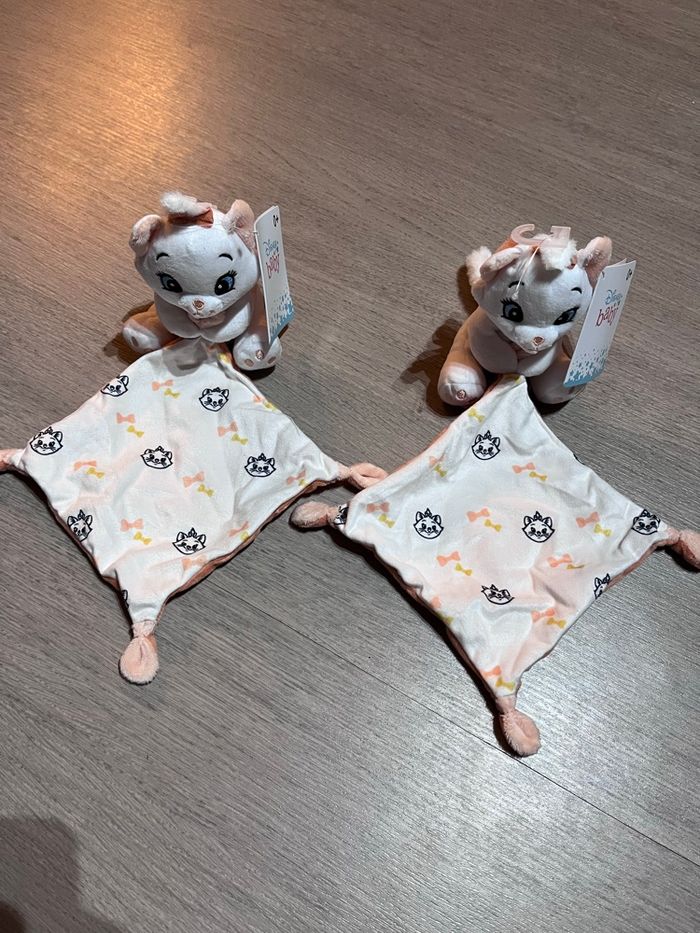 Lot 2 doudous Marie les aristochats neufs avec étiquettes