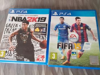 Deux jeux PS4 FIFA 15 et NBA 2k19