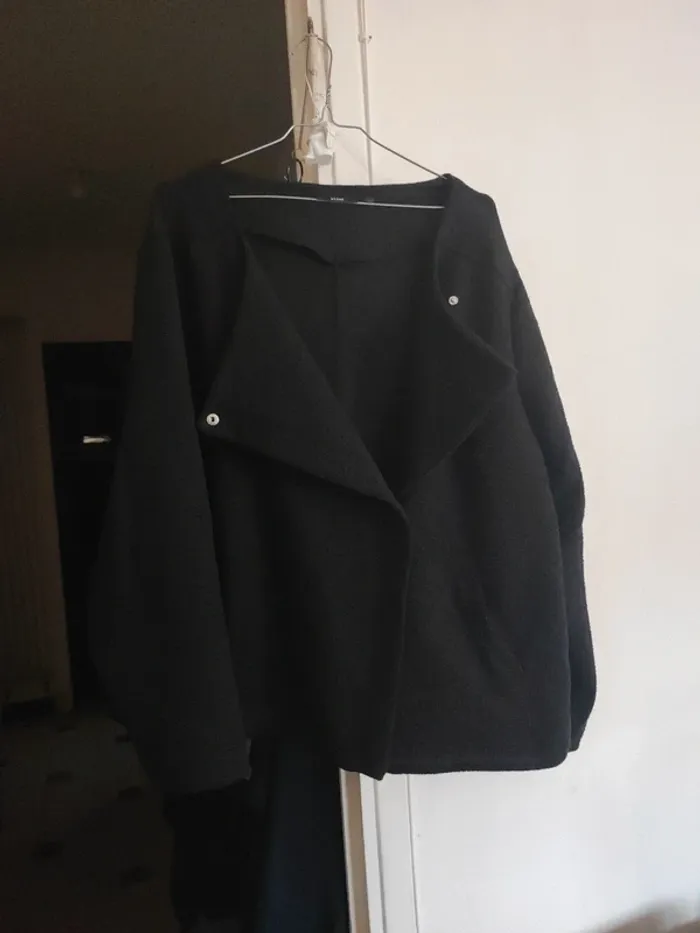 Veste noire - photo numéro 3