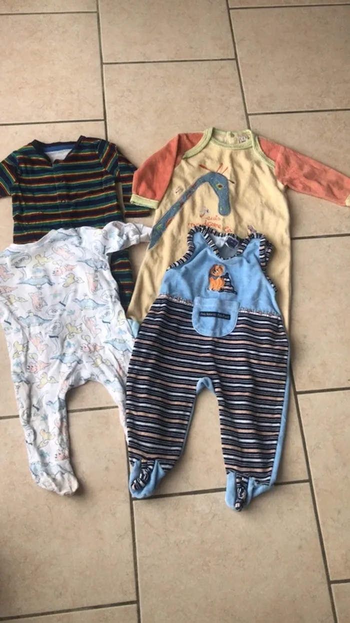 Lot 4 pyjamas 6 mois