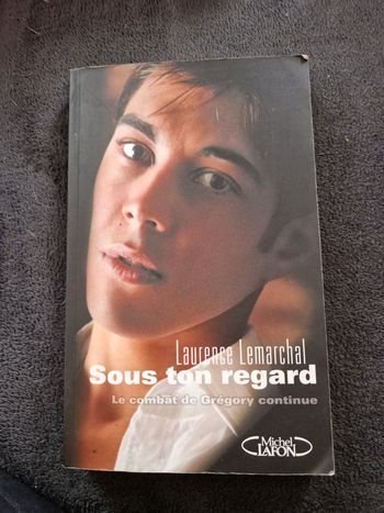 Livre "Sous ton regard" Le combat de Grégory continue