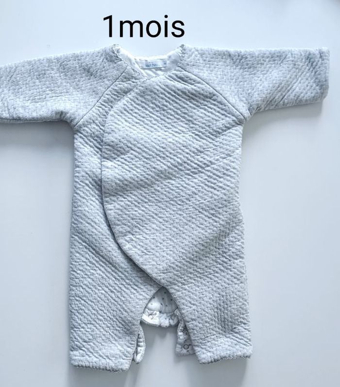 Jolie petite combinaison grise