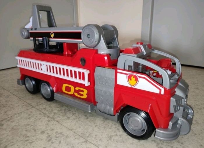 Grand camion de pompiers Marcus - photo numéro 2