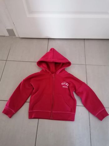 Sweat zippé neuf juste lavé taille 4 ans