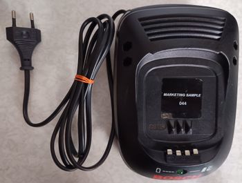Chargeur Officiel Bosch D-70745 10,8v-21,6v 0,43A - Réf. 2 607 225 273 - 17 W