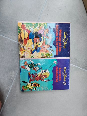 Lot de 2 livres Walt disney
