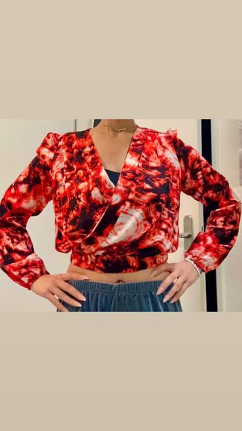 Top Rouge et Noir Court Manches Longues Cache Cache Taille M Neuf