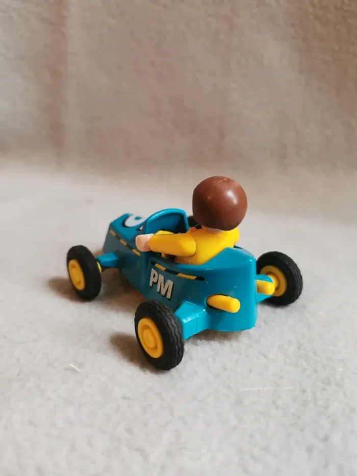 Playmobil enfant et voiture - photo numéro 2