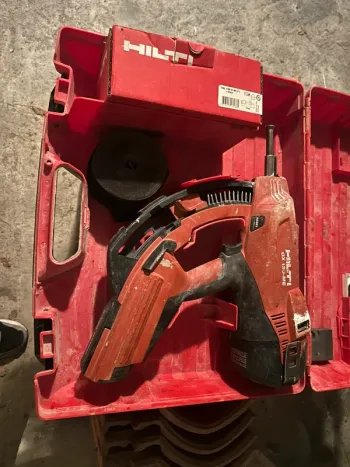 Cloueur hilti