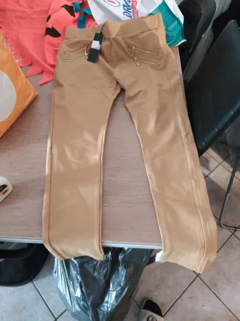 Pantalon neuf moutarde taille 46