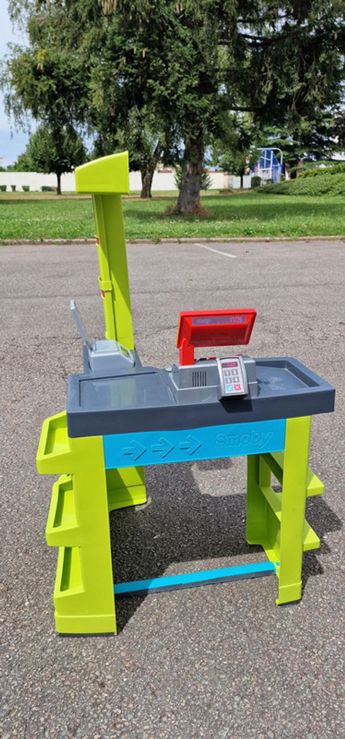 Supermarché avec chariot