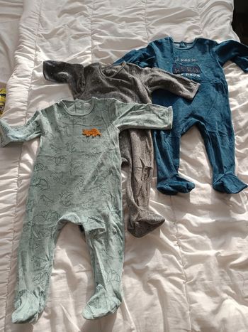 Lot 3 pyjamas Kiabi 12m tbe