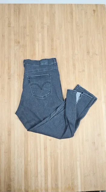 Levi's Classic crop T:48 W33