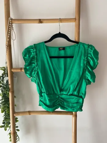 Top vert satiné