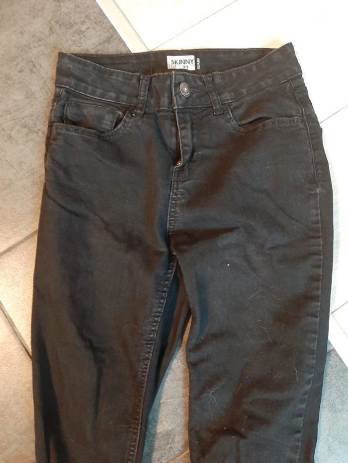 Jean s noir, skinny, Kiabi, taille 32 (12ans), bon état - photo numéro 2