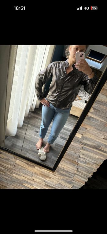 Blouse noire et dorée