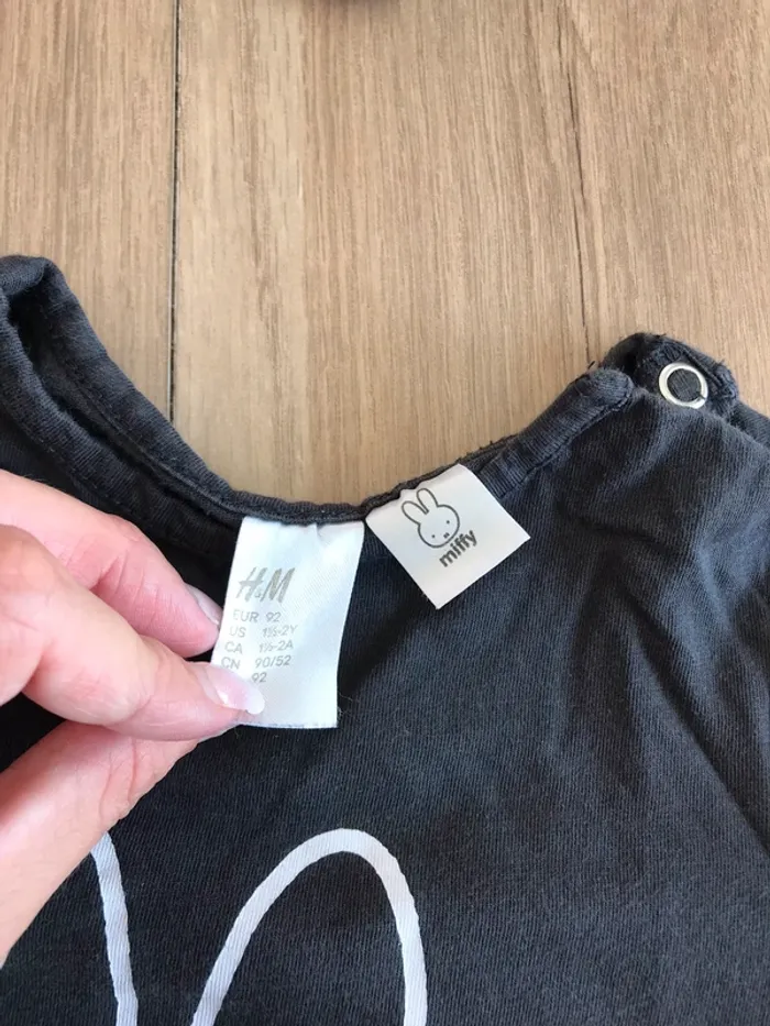 T-shirt Miffy h&m 18/24 mois - photo numéro 5