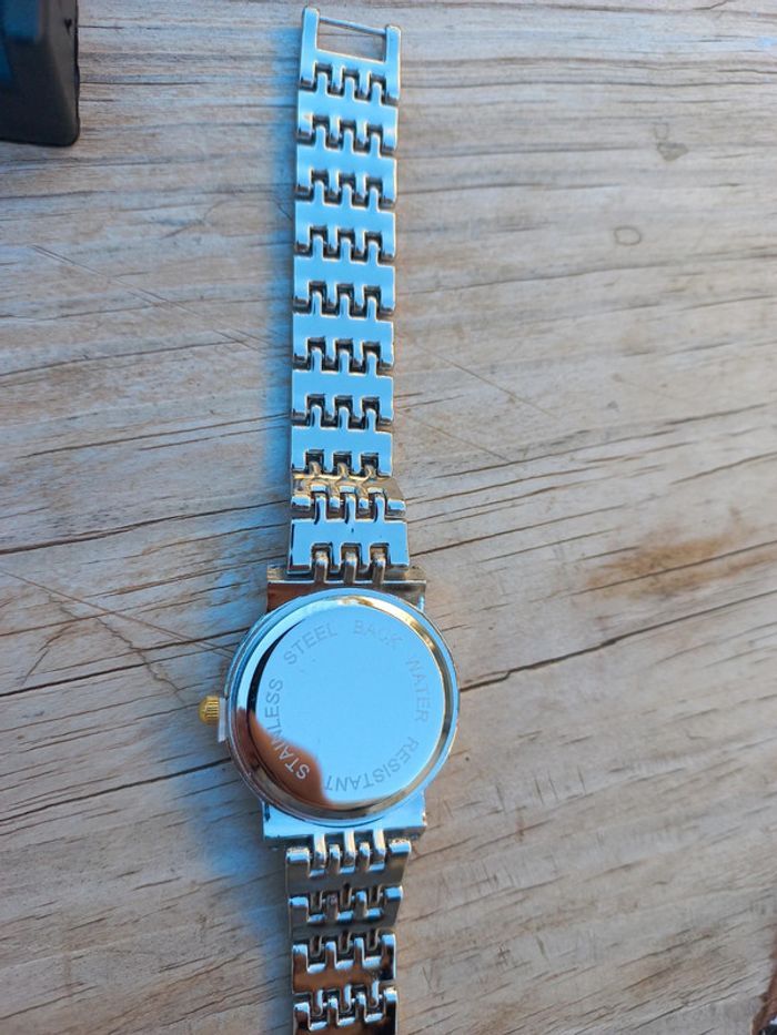 Montre neuf - photo numéro 5