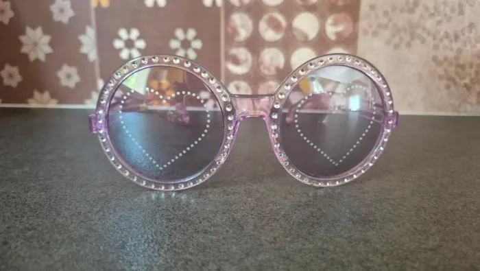 Lunettes cœurs violet strass - photo numéro 2