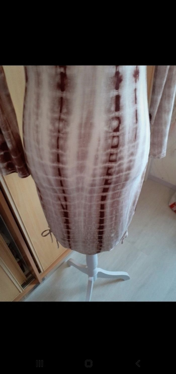 Jolie robe shein moulante t s beige grenat blanc - photo numéro 3