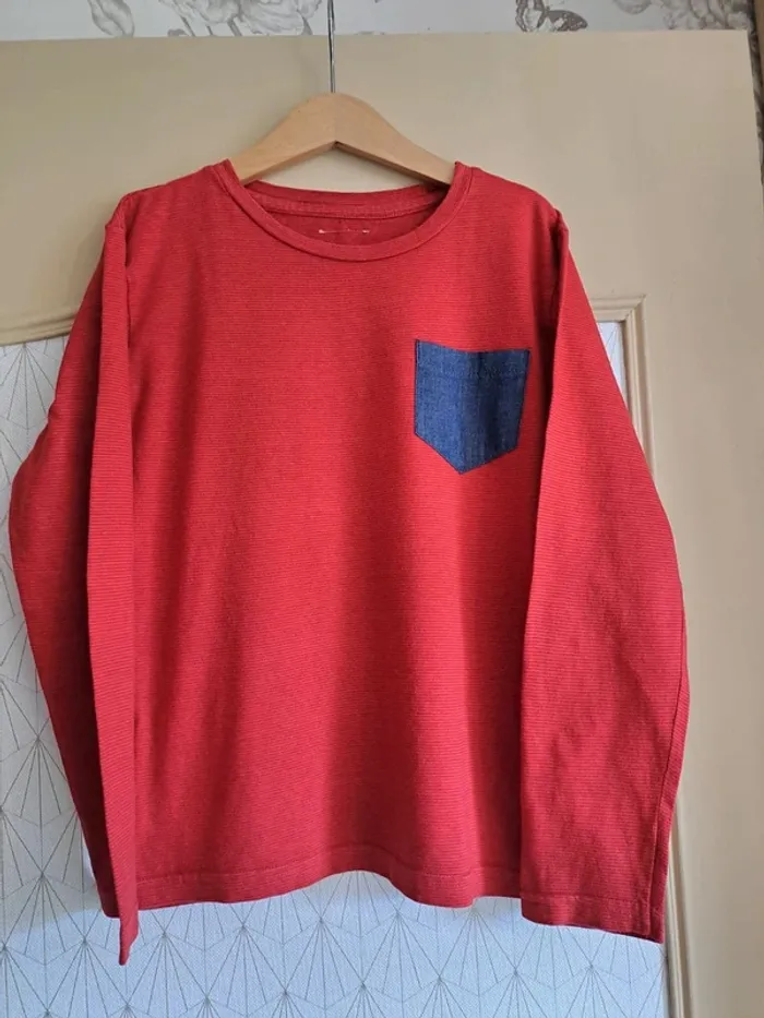 T-shirt garçon rouge et bleu 8-10 ans étiquette coupée influx tbe petit prix