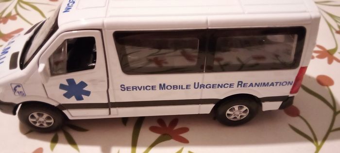 Miniature 1. 43 Ambulance